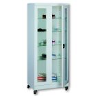 SML 102 üvegajtós szekrény, görgős