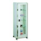 SML 111 üvegajtós szekrény, görgős